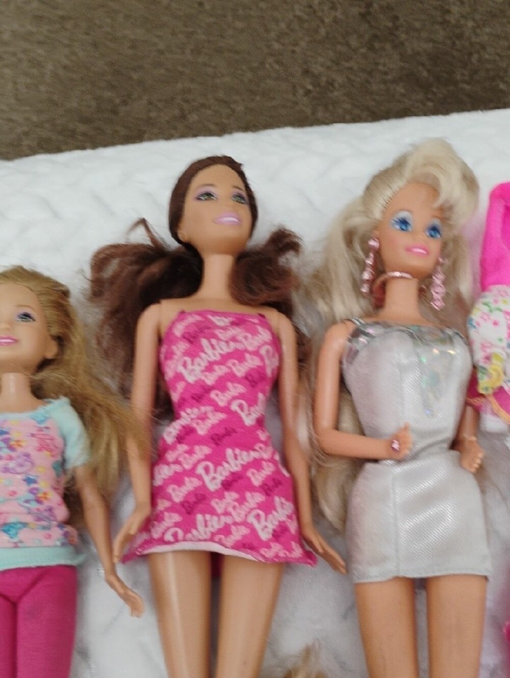 Barbie & Family Dolls- Assorted Outfits & Accessories - Picture 3 of 7